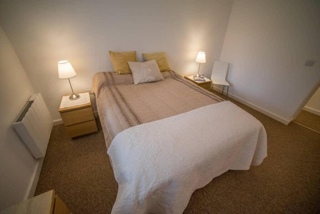 Champion Court Two Bedroom Flat Apartment *