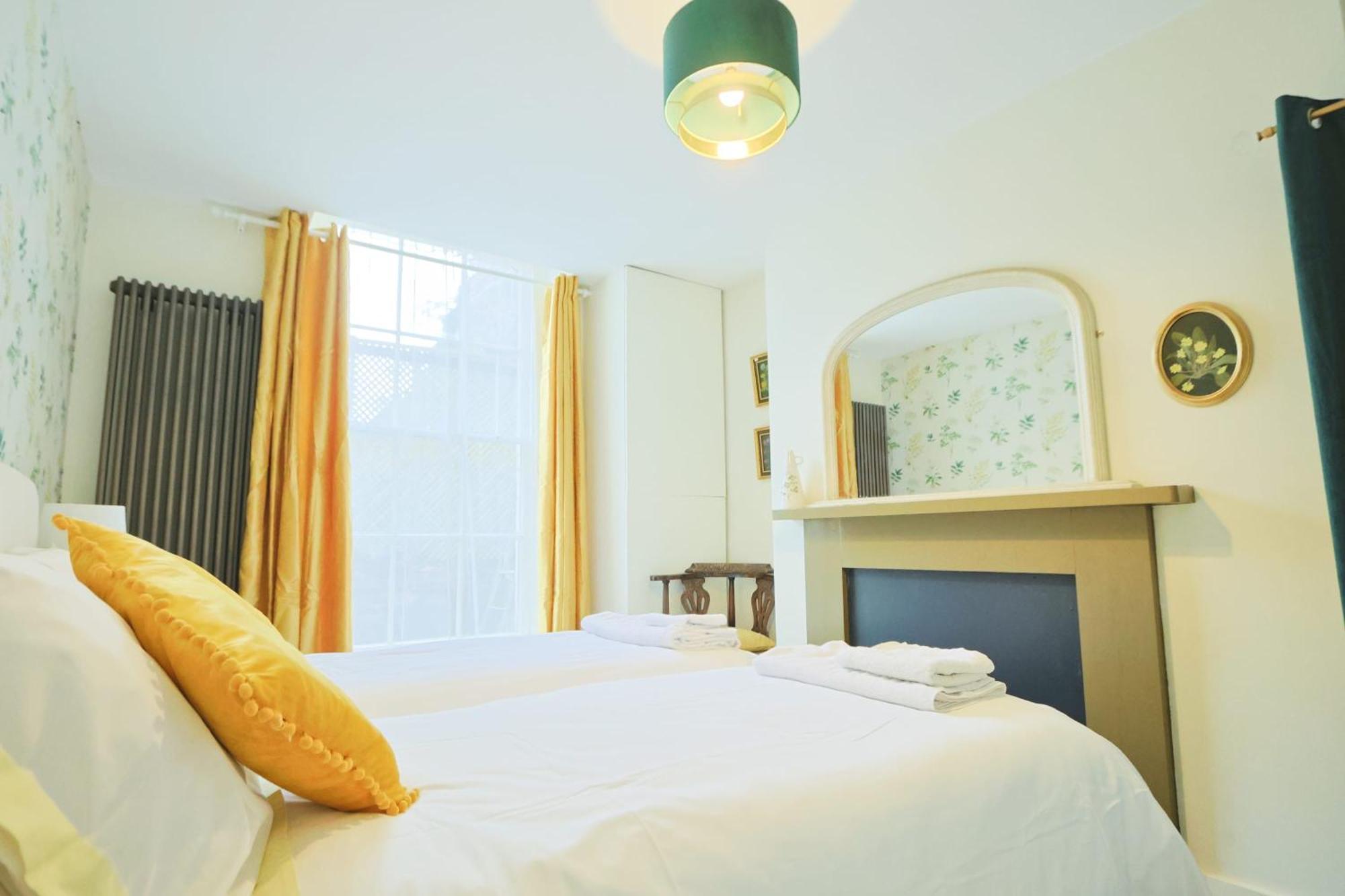 Two Bedroom Flat In Caledonia Place Apartment