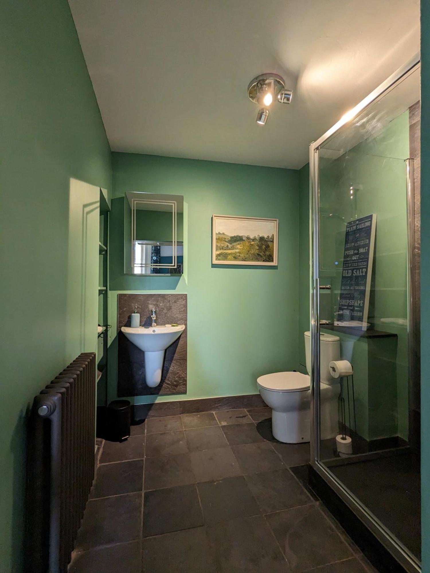 Apartment Two Bedroom Flat In Caledonia Place