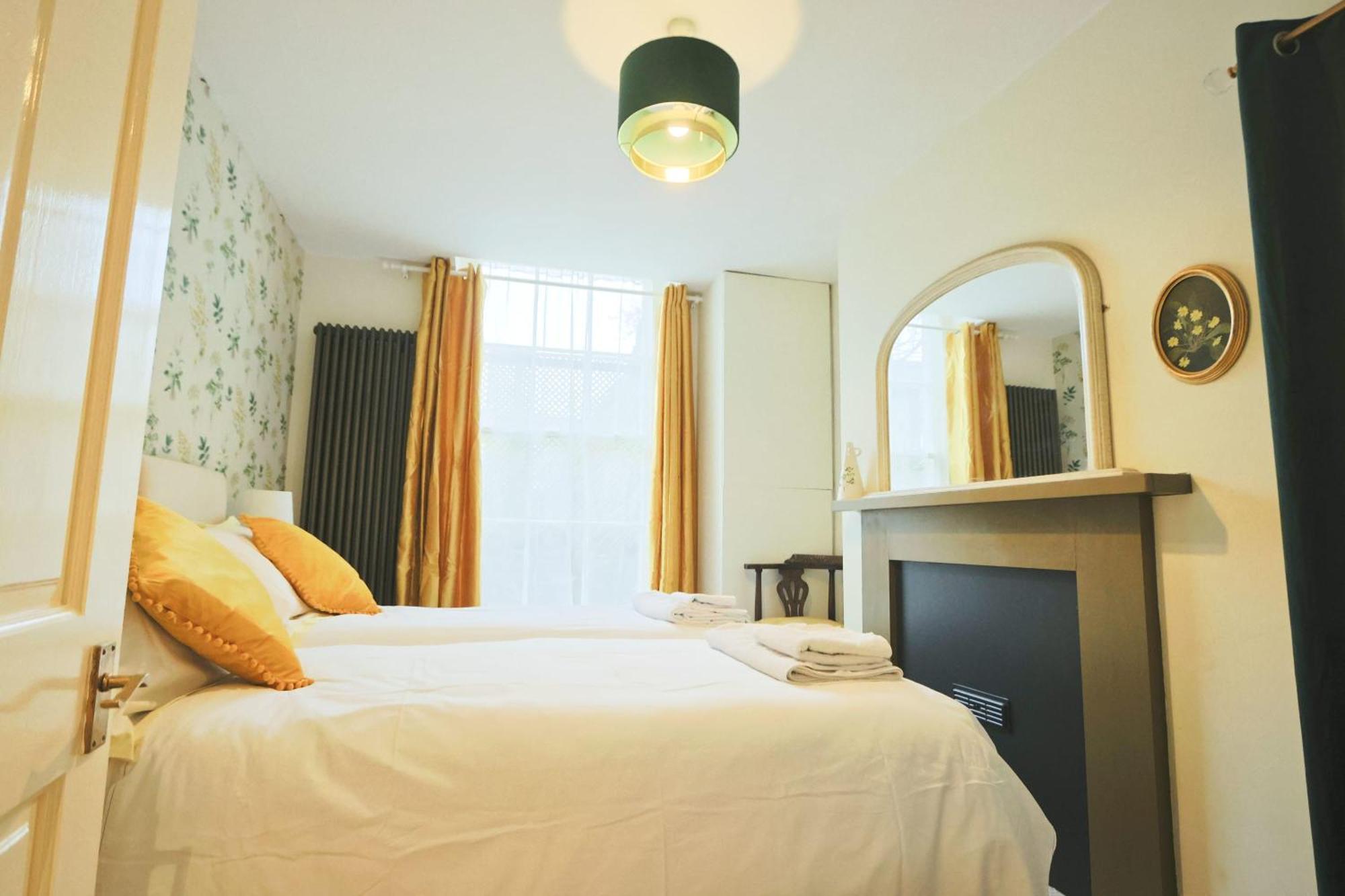 Two Bedroom Flat In Caledonia Place