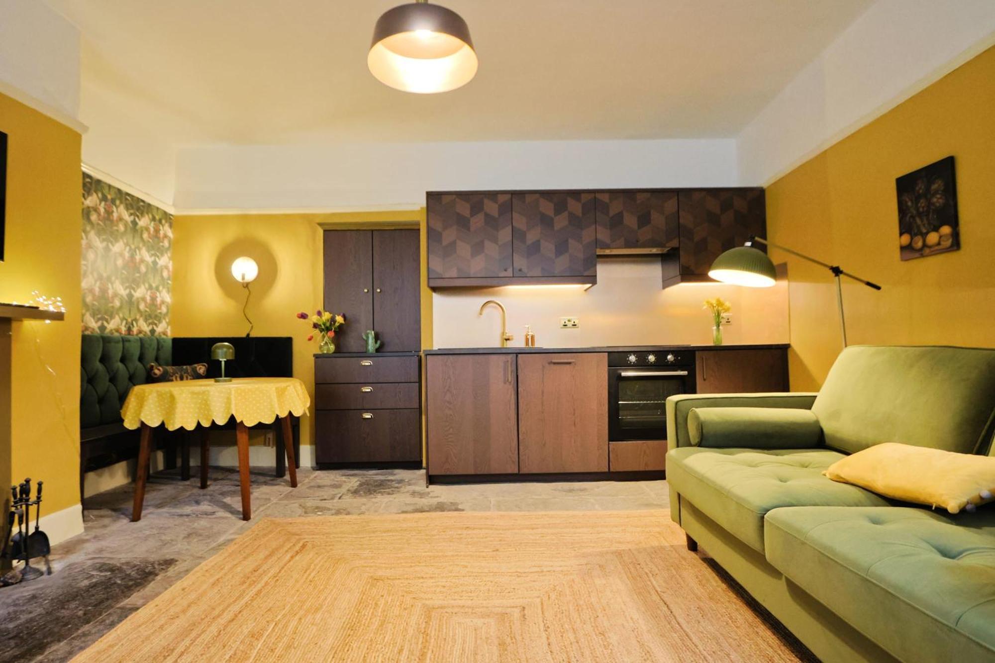 Two Bedroom Flat In Caledonia Place