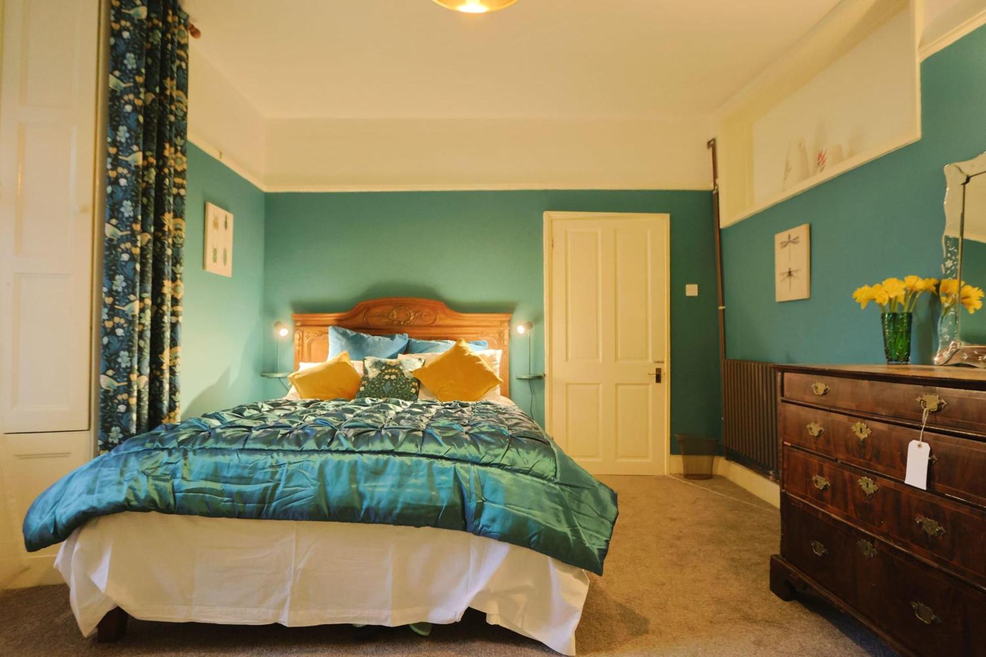 Two Bedroom Flat In Caledonia Place Apartment