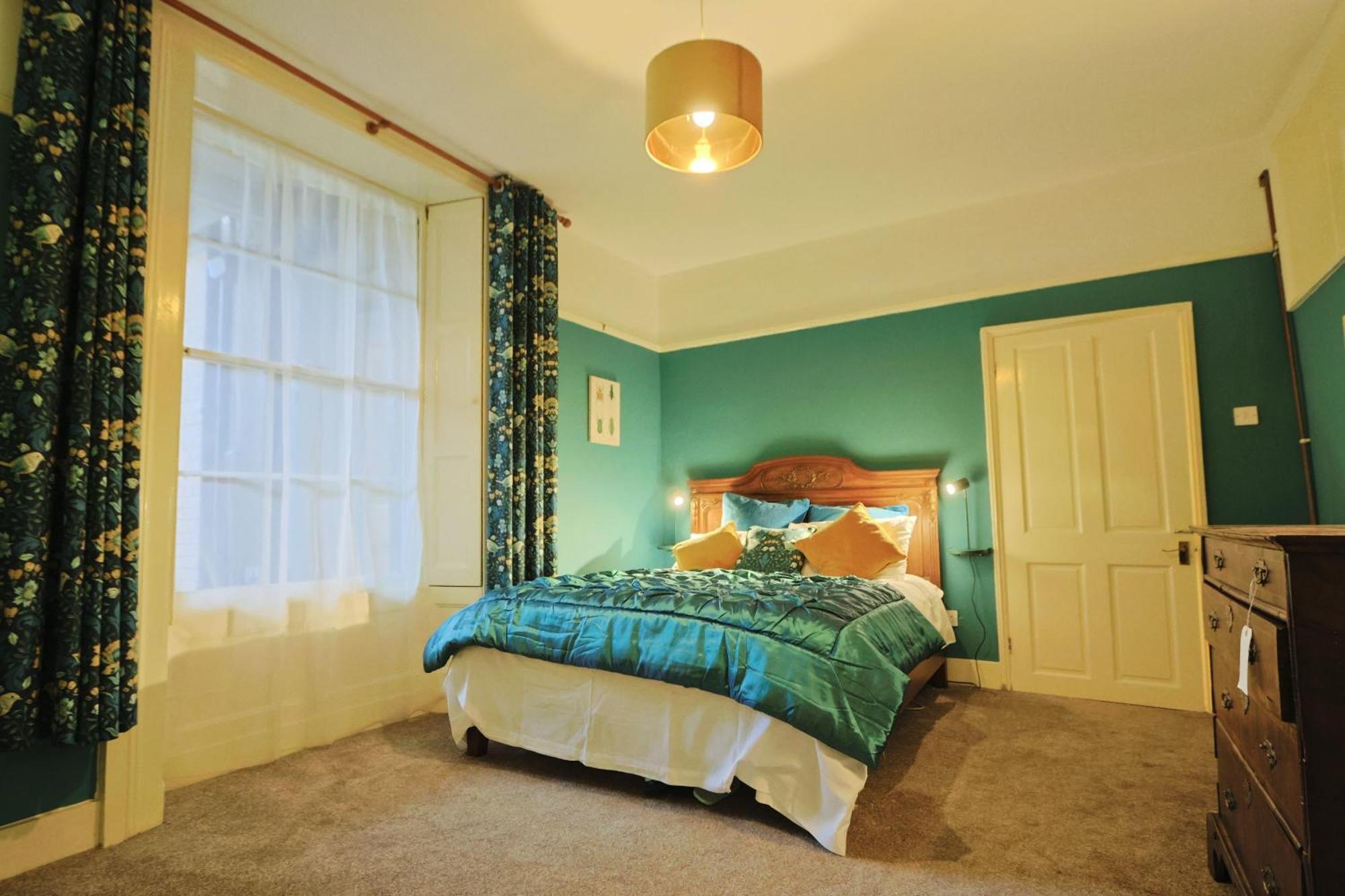 Apartment Two Bedroom Flat In Caledonia Place