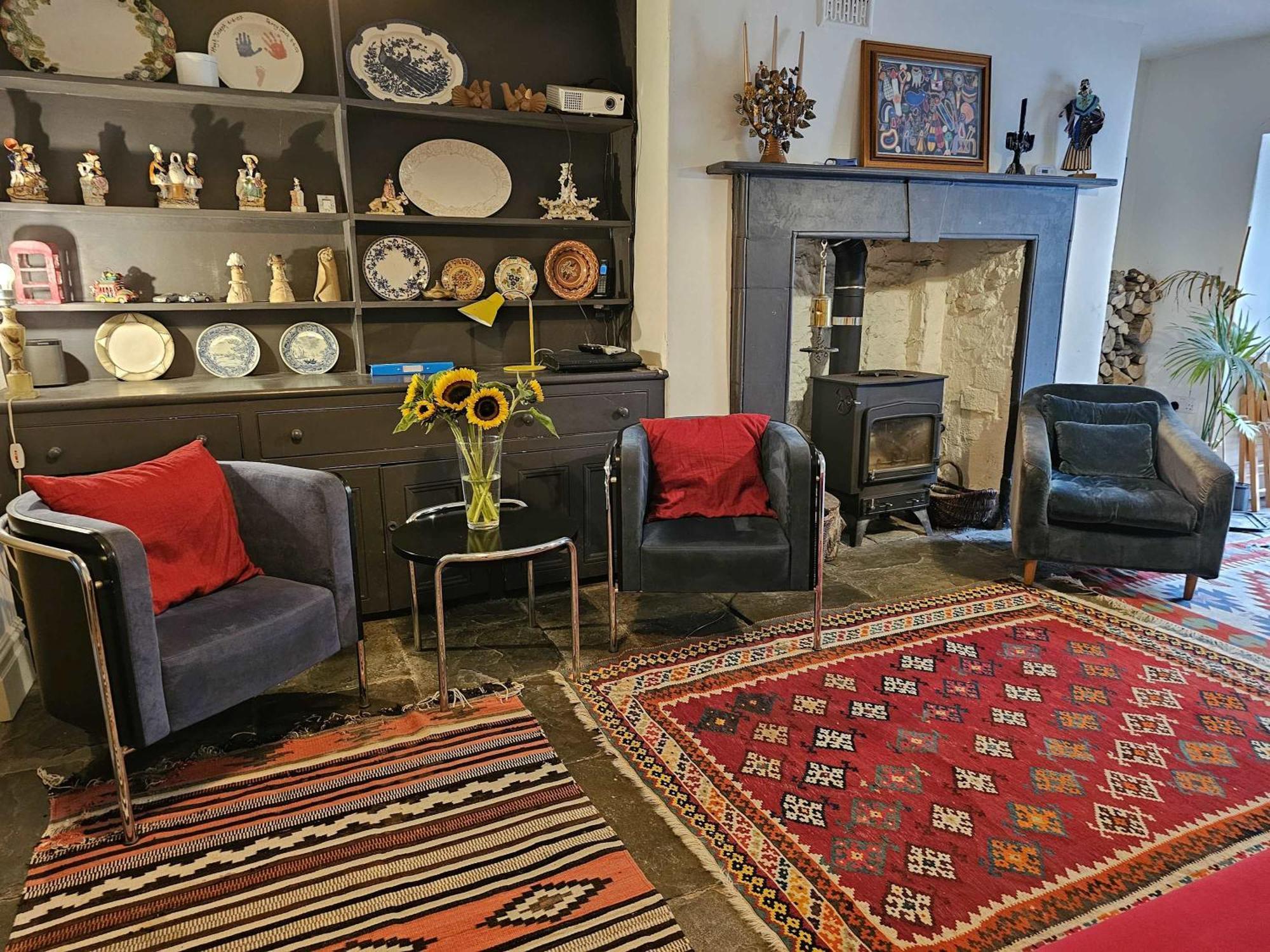 One Bedroom Basement Flat In Canynge Square Apartment