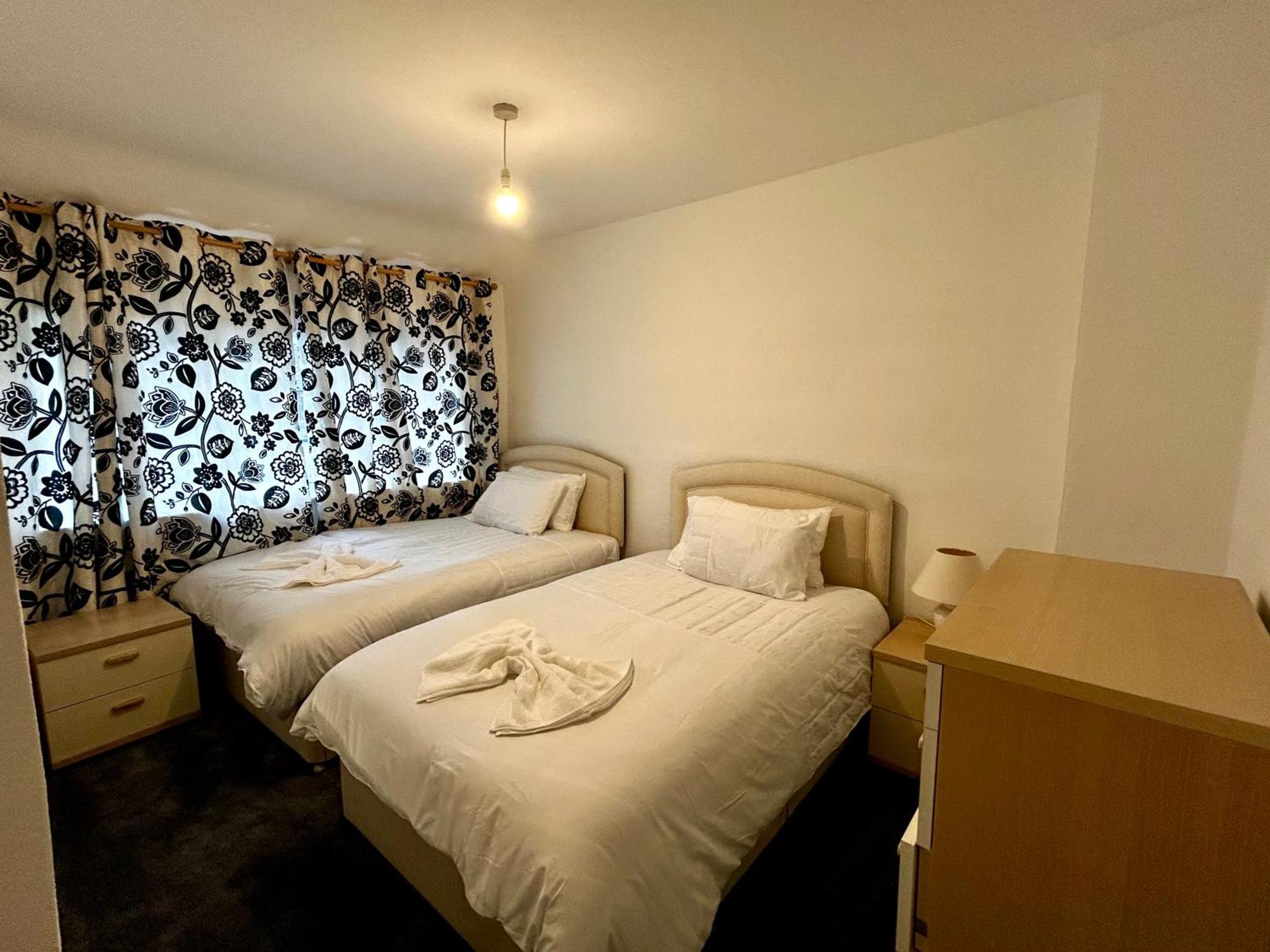 Apartment Family Near Cribbs Causeway And The Wave, Just 2 Minutes From Airbus And Rolls Royce Bristol
