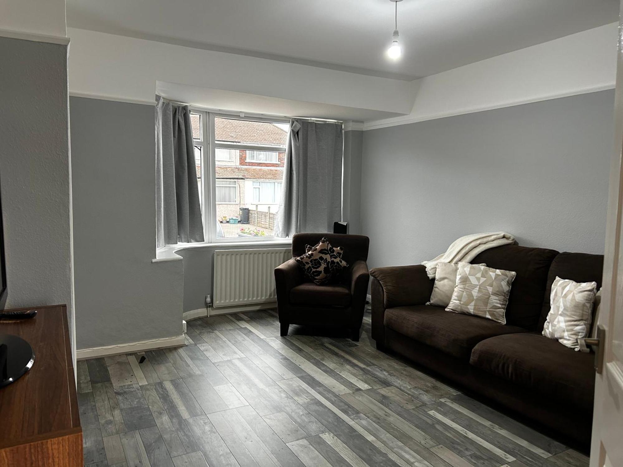 Family Near Cribbs Causeway And The Wave, Just 2 Minutes From Airbus And Rolls Royce