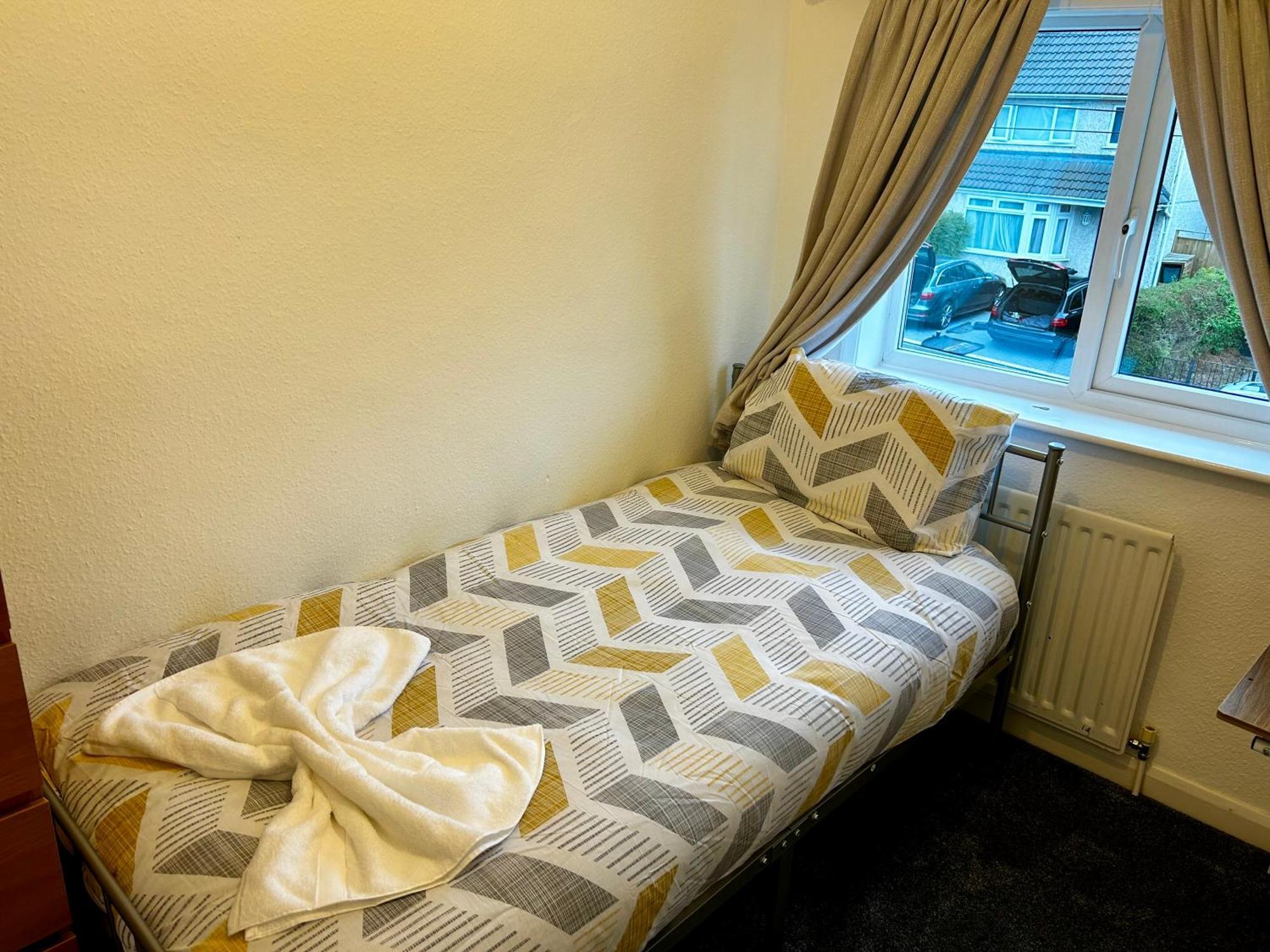 Apartment Family Near Cribbs Causeway And The Wave, Just 2 Minutes From Airbus And Rolls Royce