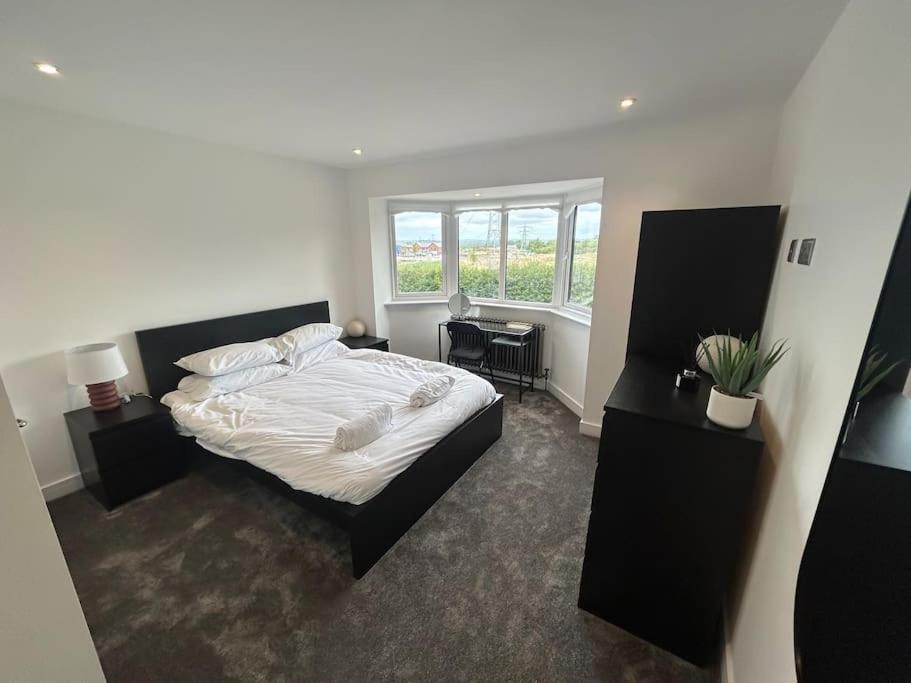 Holiday home Luxury 4 Bedroom House