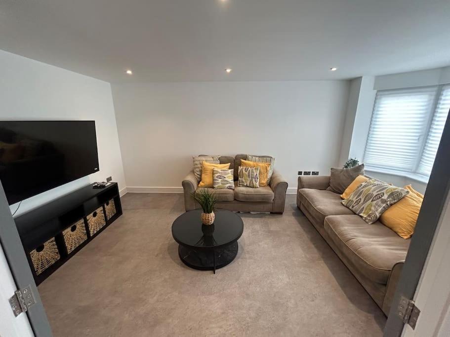 Holiday home Luxury 4 Bedroom House