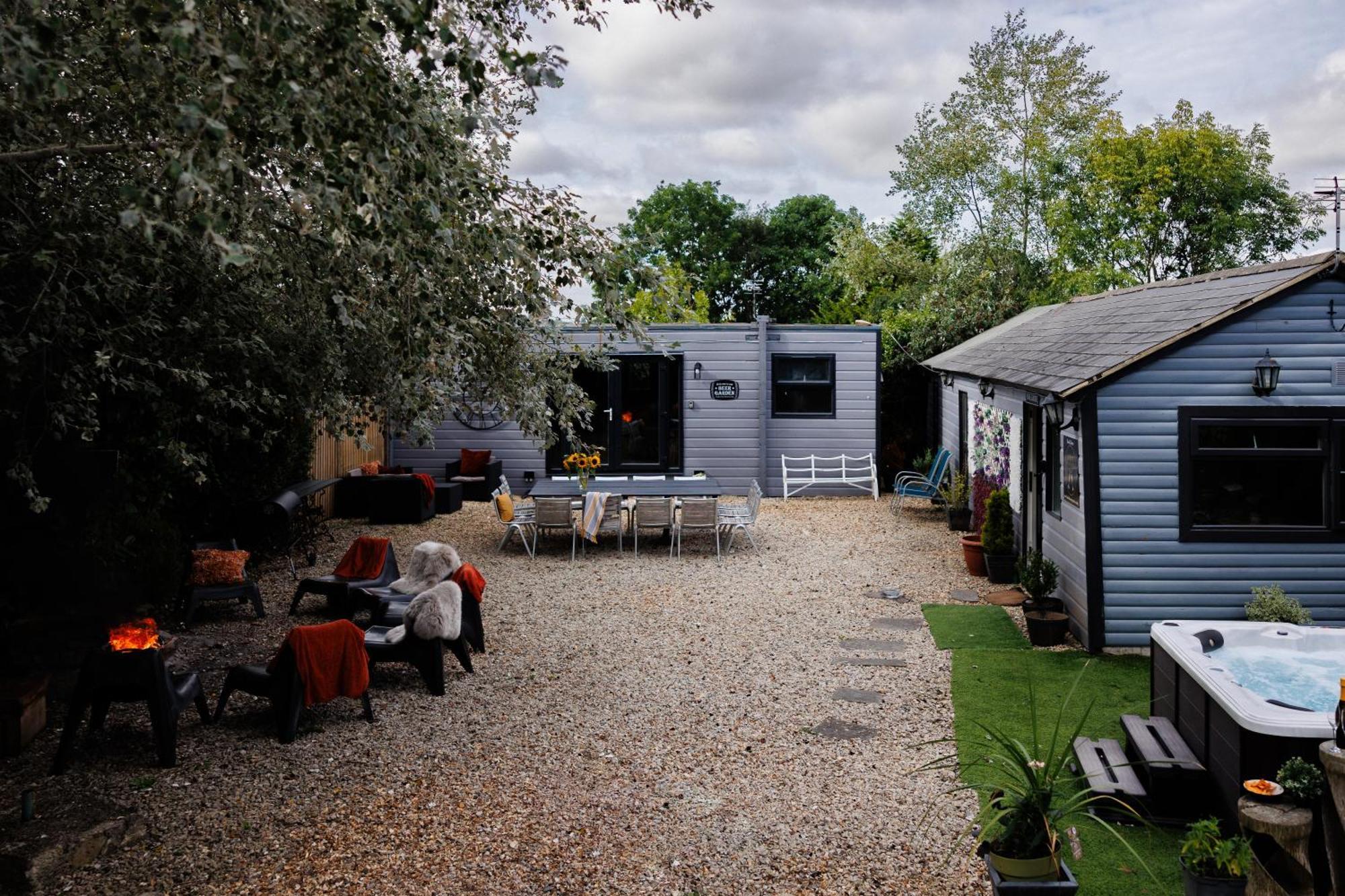 The Pine Including Games Room, Camp Fire & Hot Tub