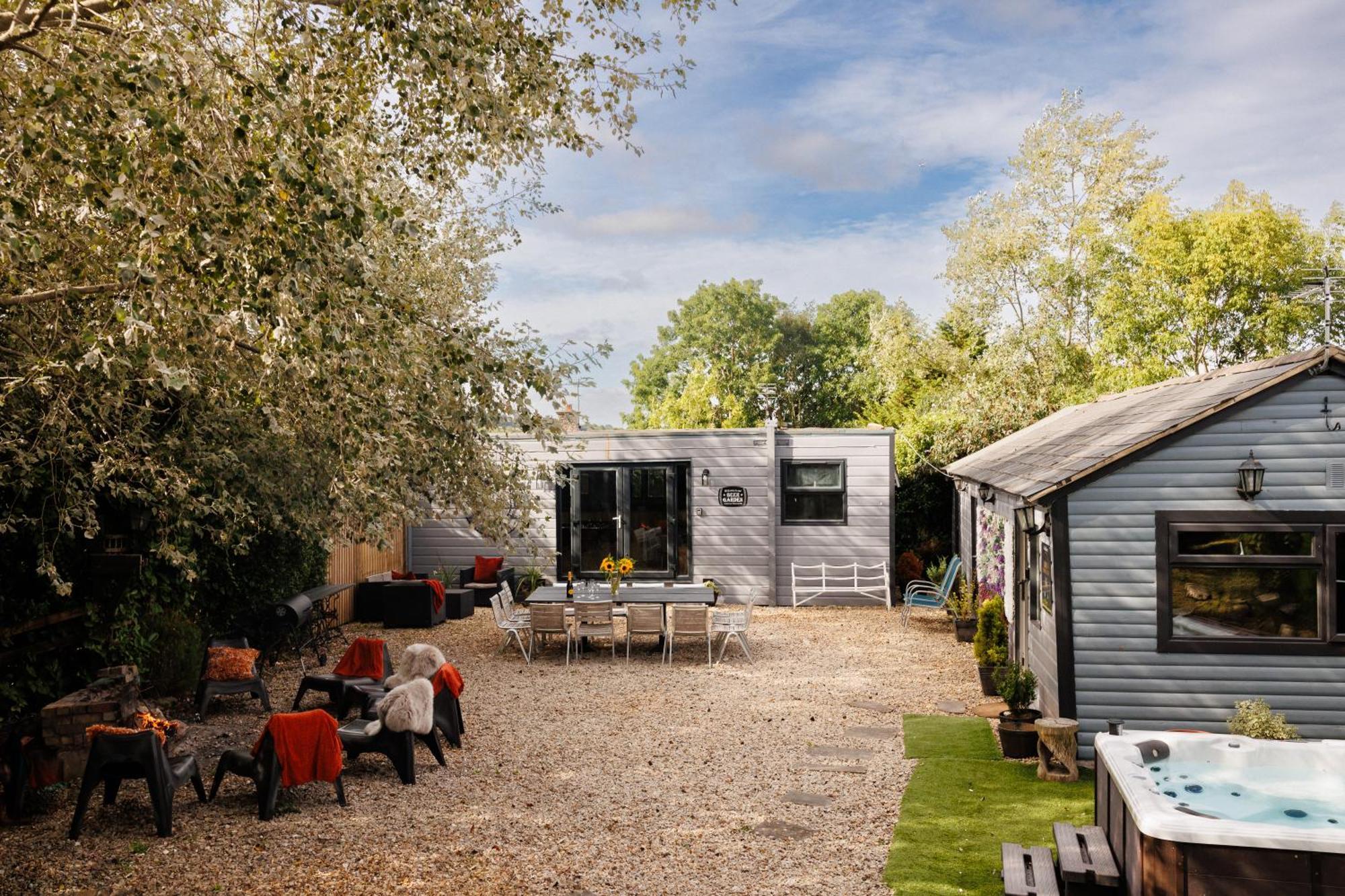 The Pine Including Games Room, Camp Fire & Hot Tub
