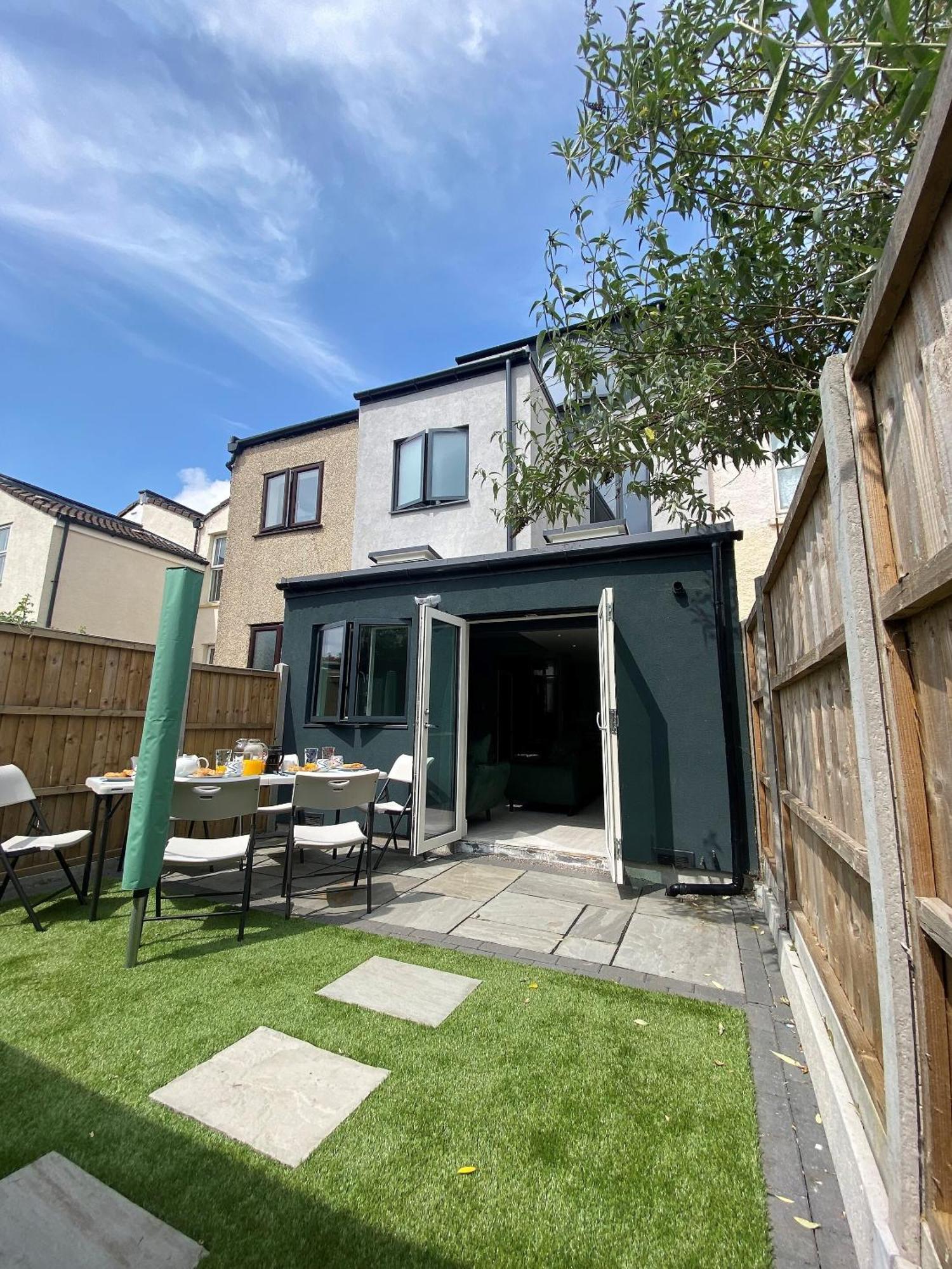 Superb Townhouse Near Vibrant Gloucester Road Holiday home Bristol
