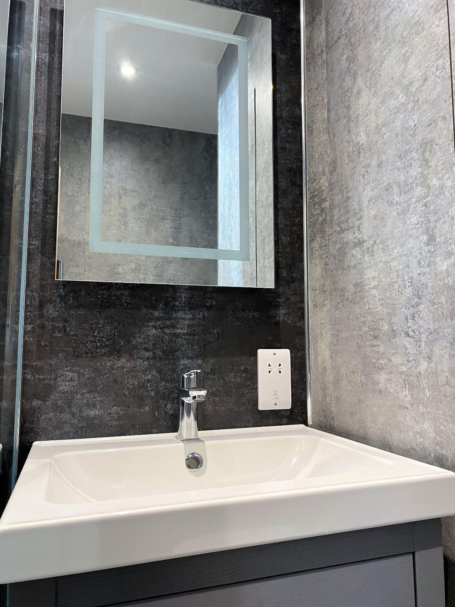 Superb Townhouse Near Vibrant Gloucester Road *