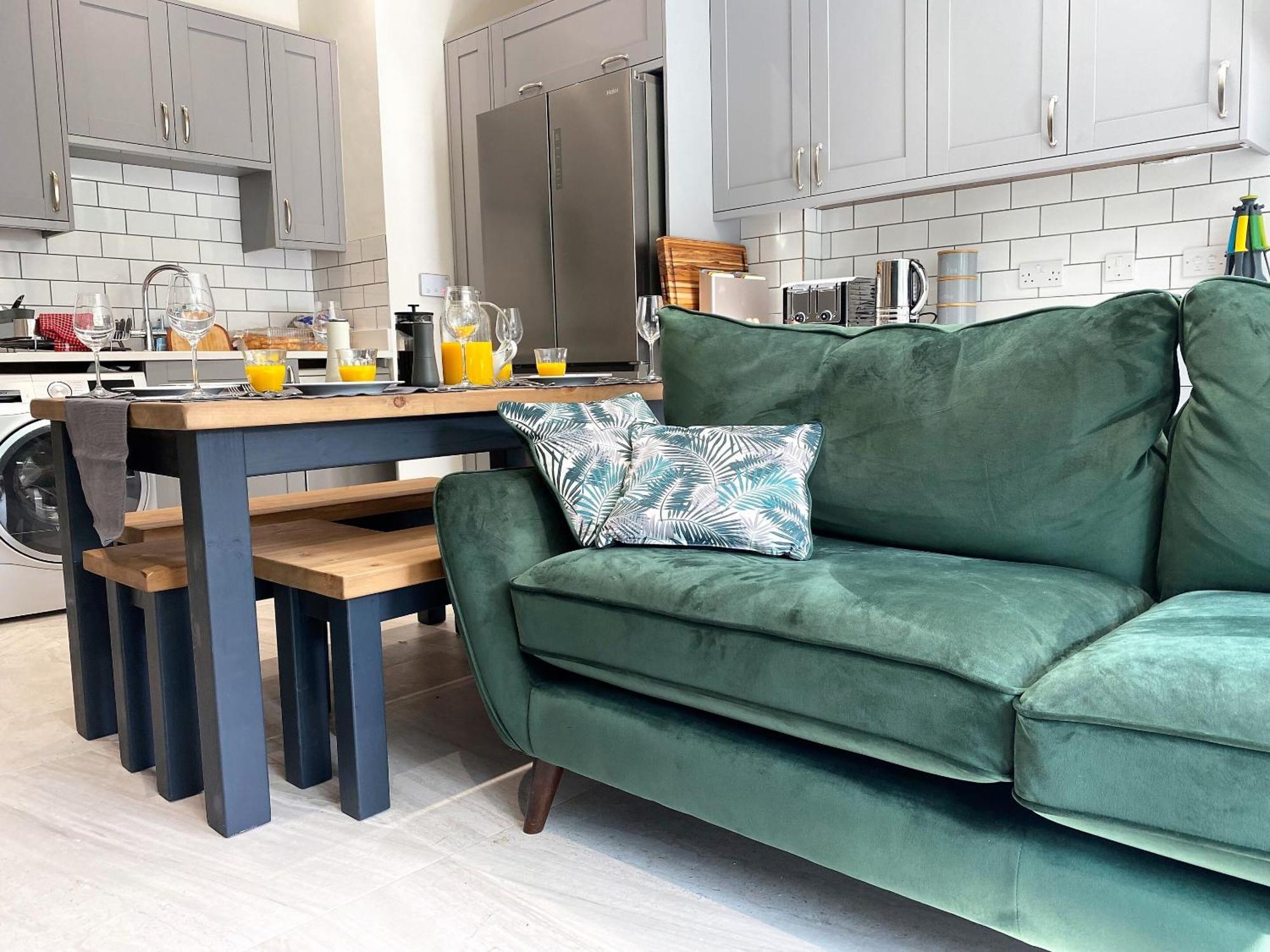 Superb Townhouse Near Vibrant Gloucester Road Holiday home