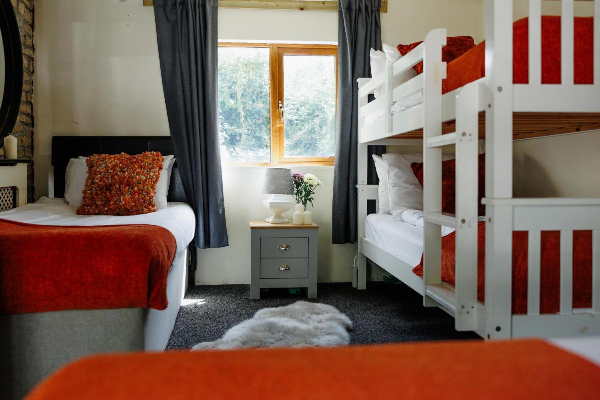 Holiday home The West Barn Near Bath, Sleeps 24 And 2 Hot Tubs *