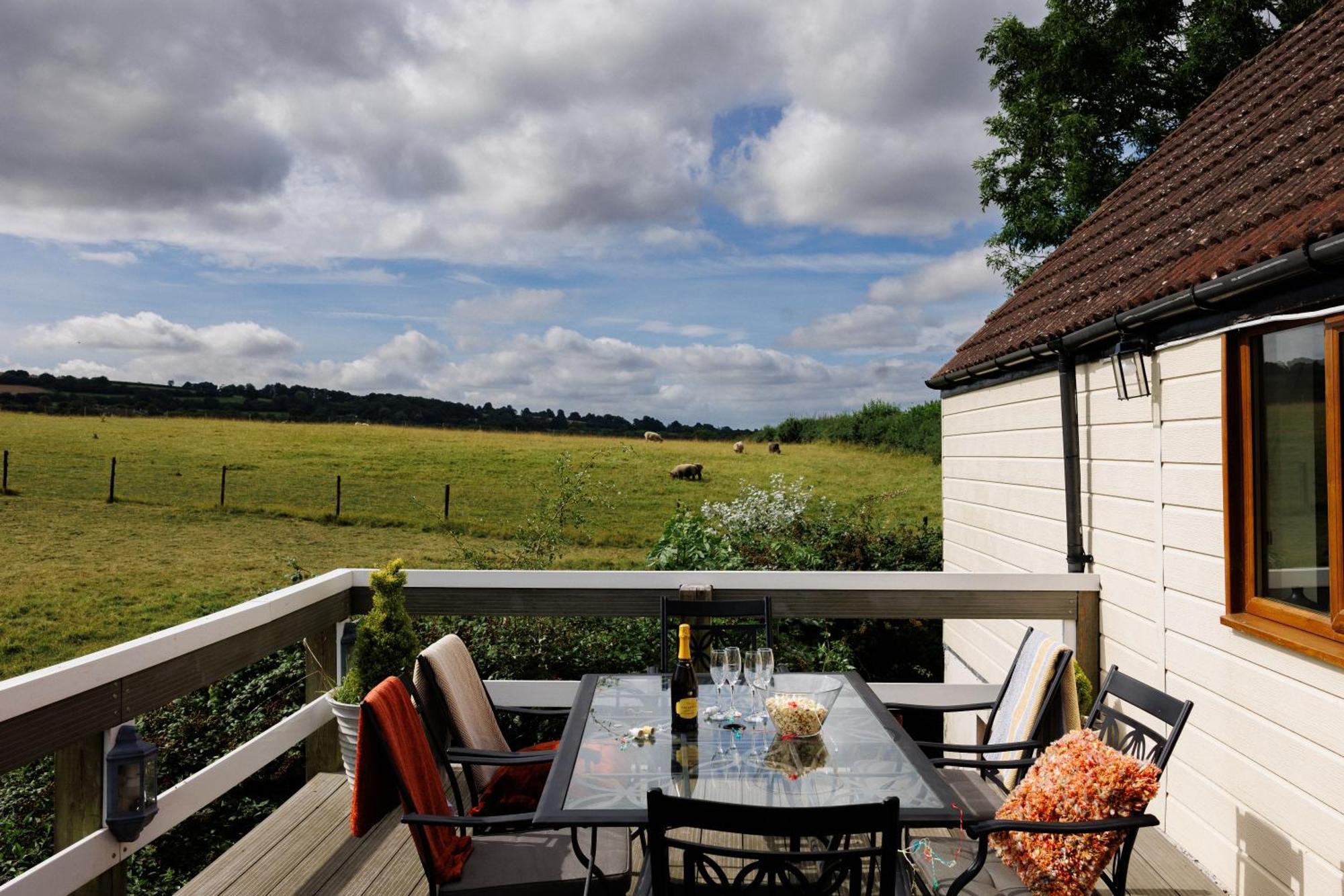 The West Barn Near Bath, Sleeps 24 And 2 Hot Tubs Holiday home