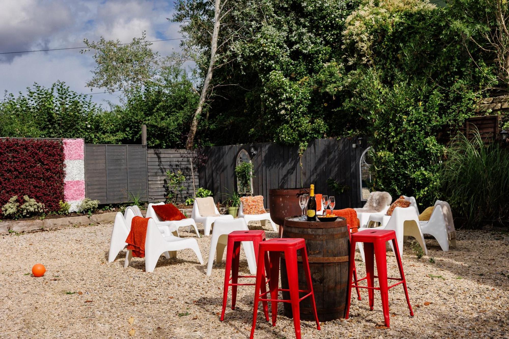 The West Barn Near Bath, Sleeps 24 And 2 Hot Tubs Holiday home