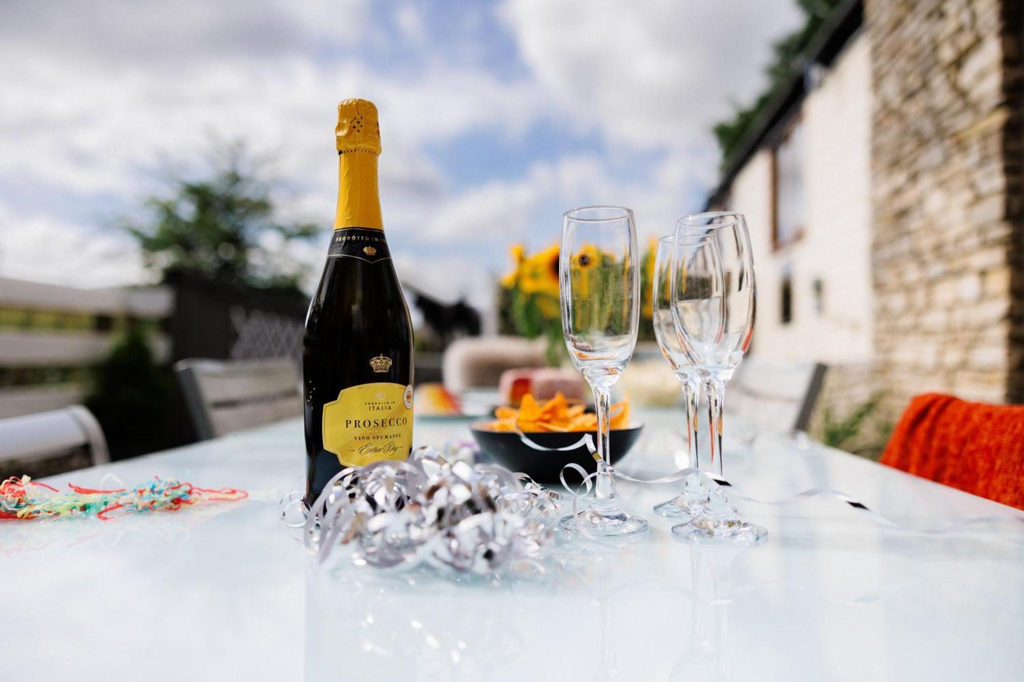 The West Barn Near Bath, Sleeps 24 And 2 Hot Tubs * Bristol