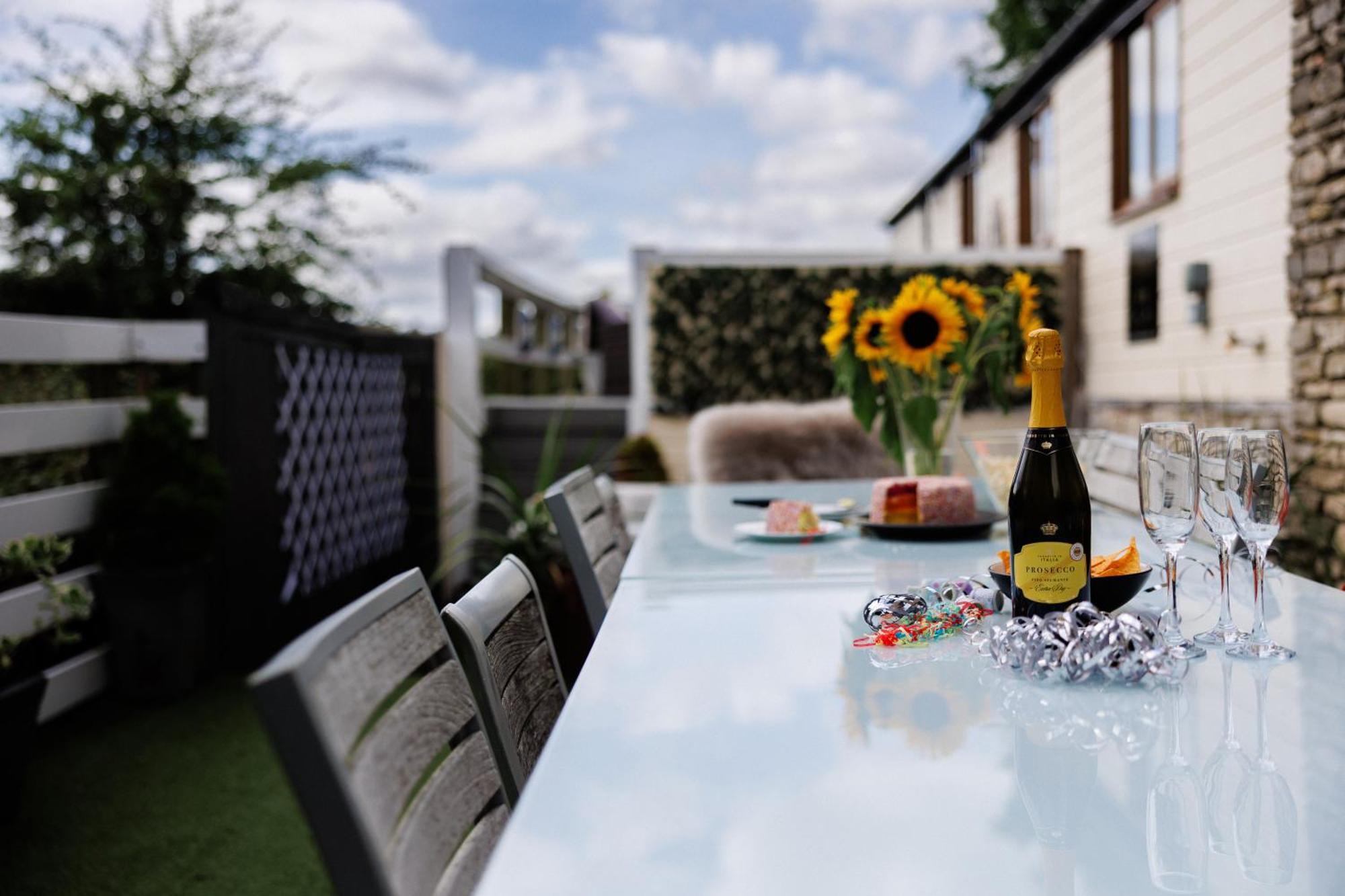 The West Barn Near Bath, Sleeps 24 And 2 Hot Tubs