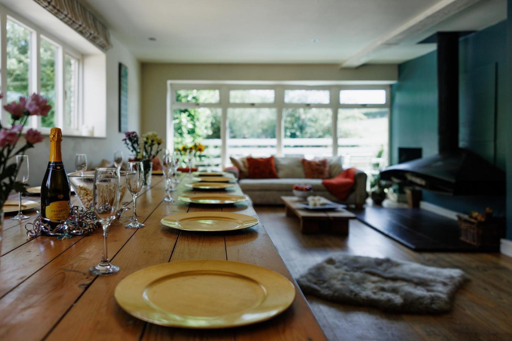 The West Barn Near Bath, Sleeps 24 And 2 Hot Tubs