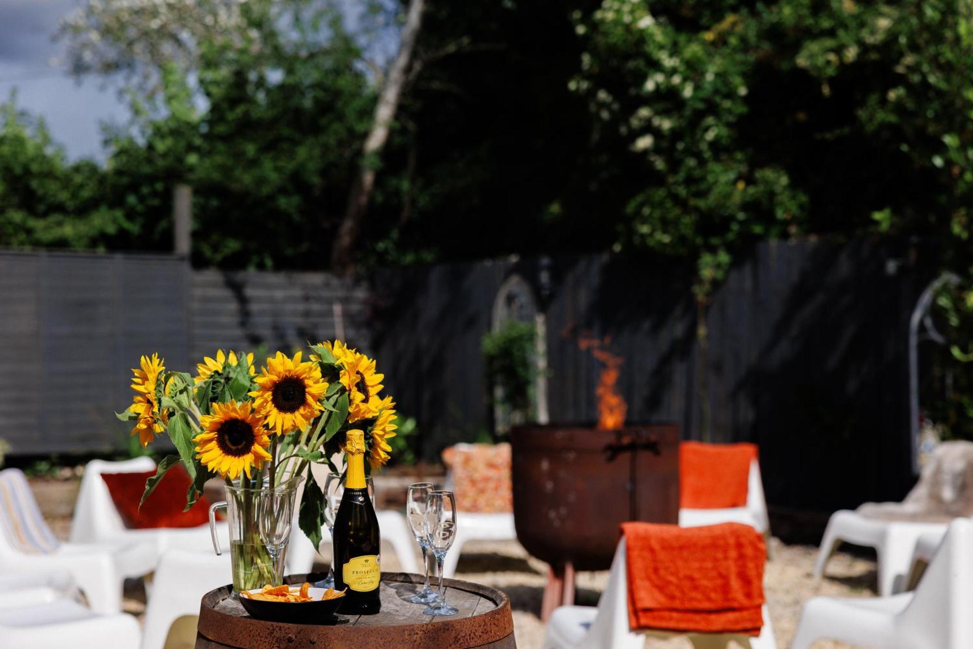 The West Barn Near Bath, Sleeps 24 And 2 Hot Tubs Holiday home *