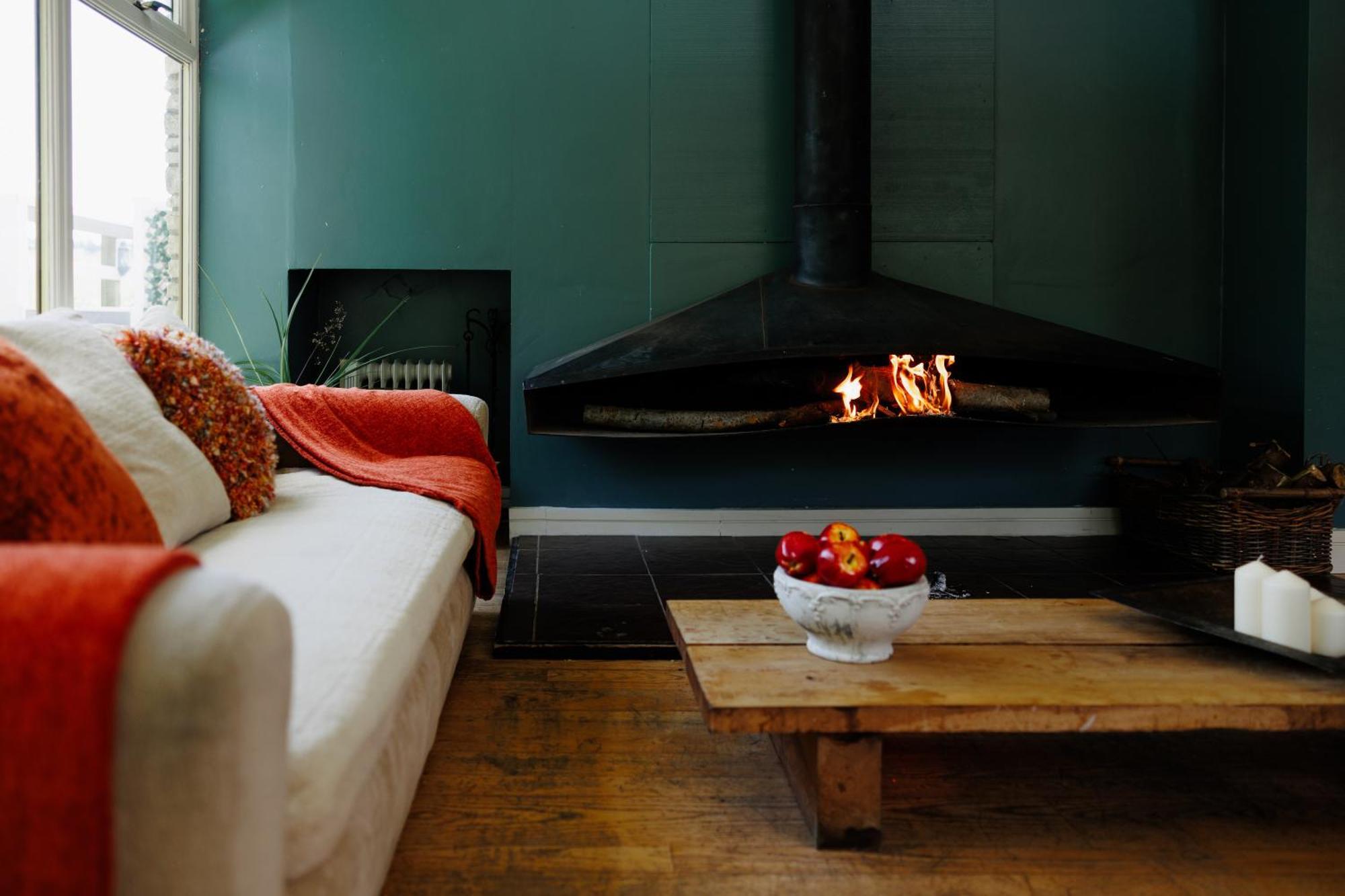 The West Barn Near Bath, Sleeps 24 And 2 Hot Tubs Holiday home