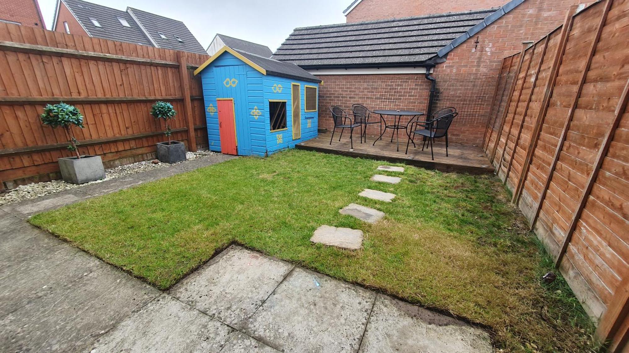 Entire In Cheswick Village *