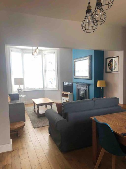Holiday home Gloucester Rd 2 Mins Away - Fab, New, Trendy House
