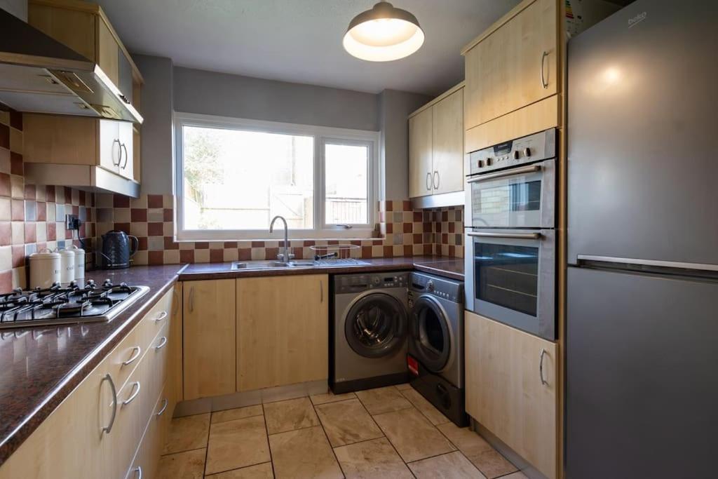 Cozy 3 Bed Garden House Bristol