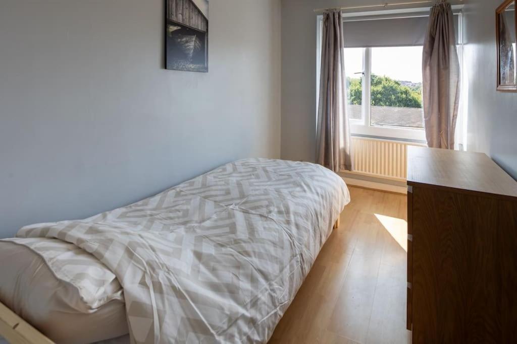 Cozy 3 Bed Garden House Bristol