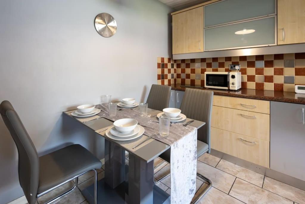 Apartment Cozy 3 Bed Garden House