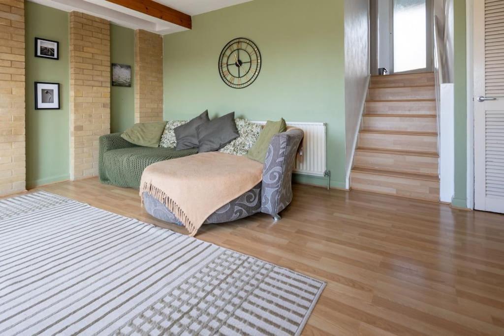 Cozy 3 Bed Garden House