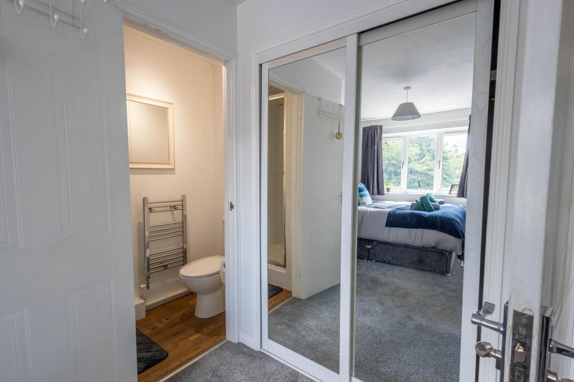 Stylish 3br House - Free Parking - Fast Wi-fi *