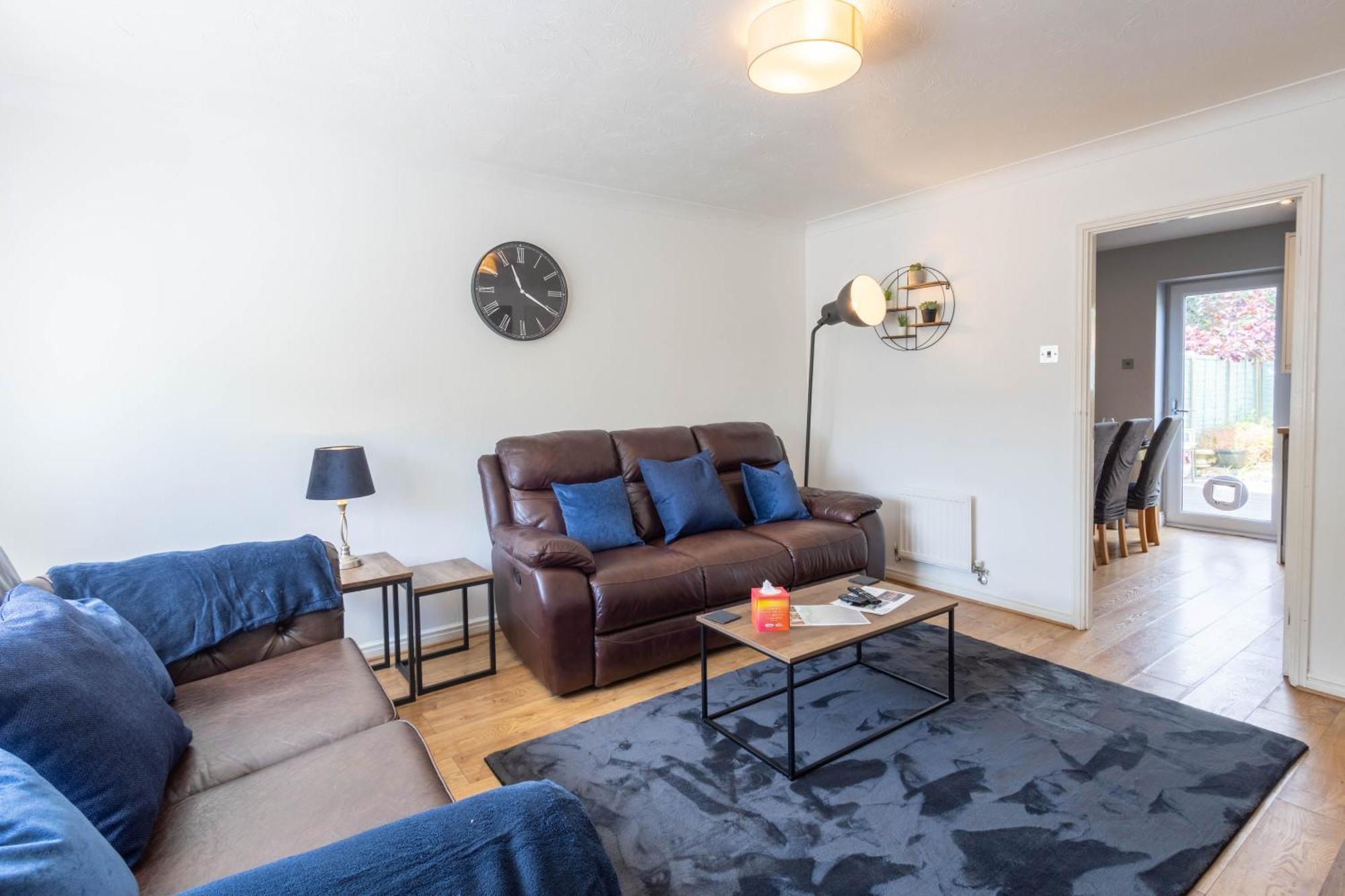 Stylish 3br House - Free Parking - Fast Wi-fi Holiday home *
