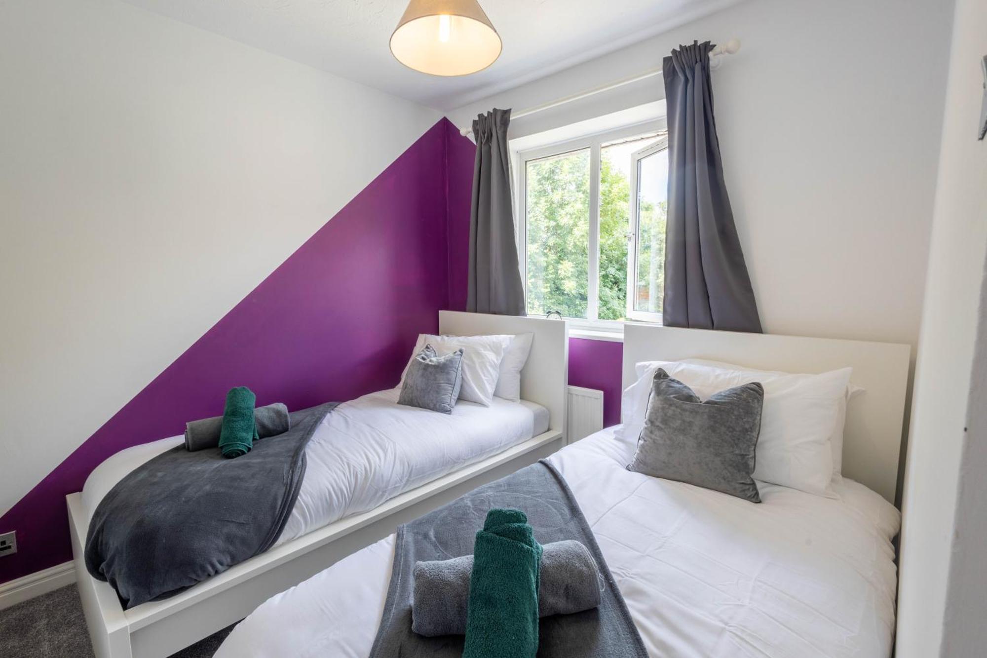 Stylish 3br House - Free Parking - Fast Wi-fi Holiday home