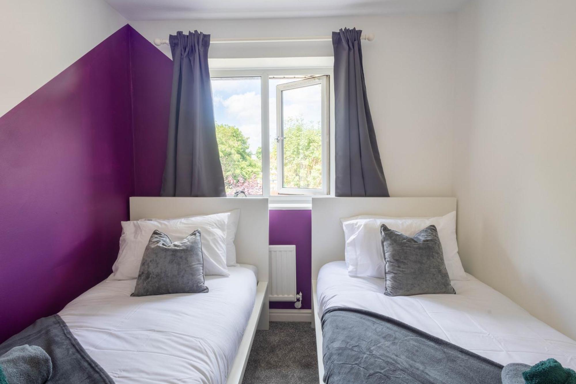 Stylish 3br House - Free Parking - Fast Wi-fi Holiday home *