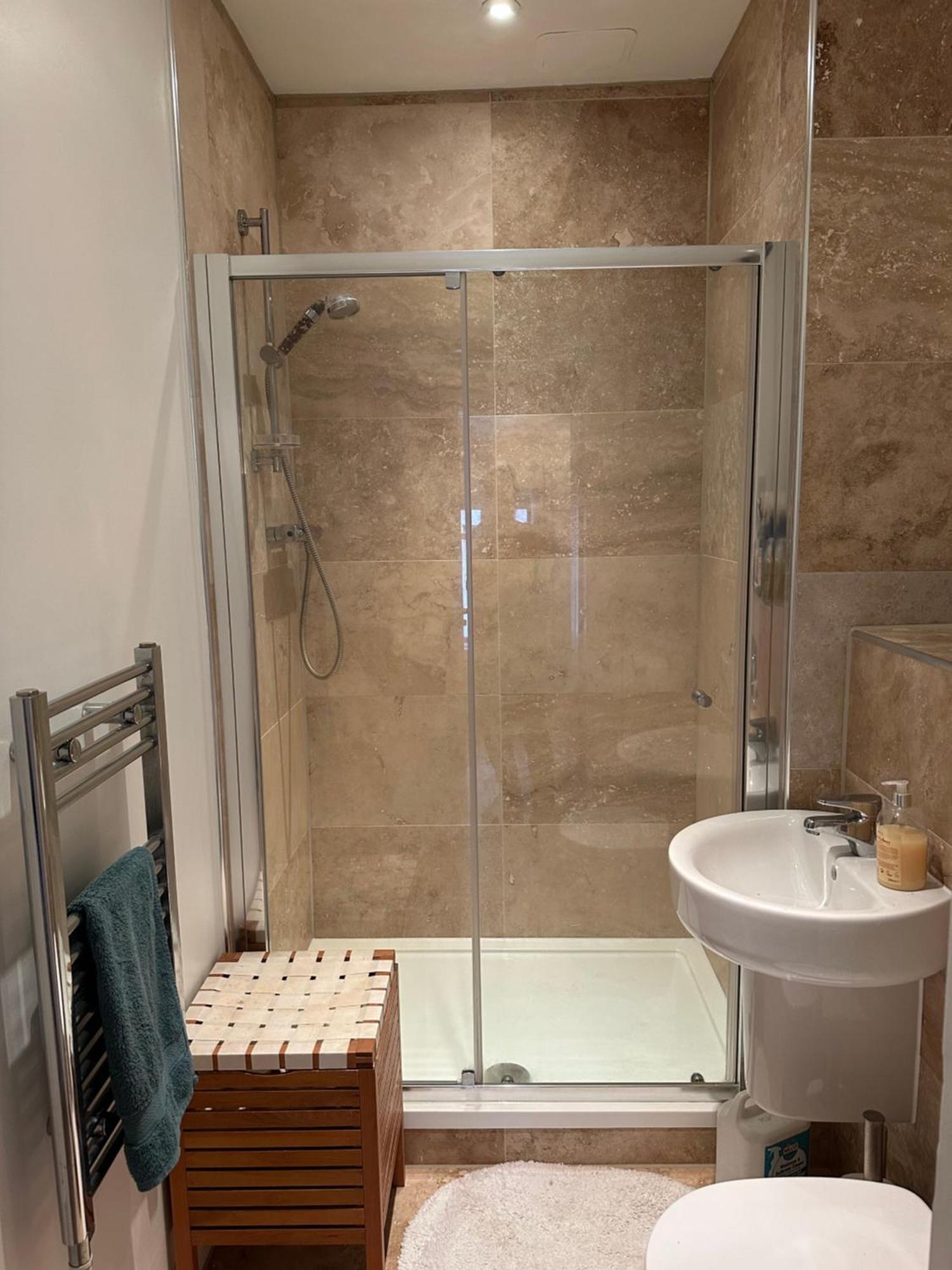 Stunning City Centre 4 Bedroom Penthouse - 2 Car Parking Spaces
