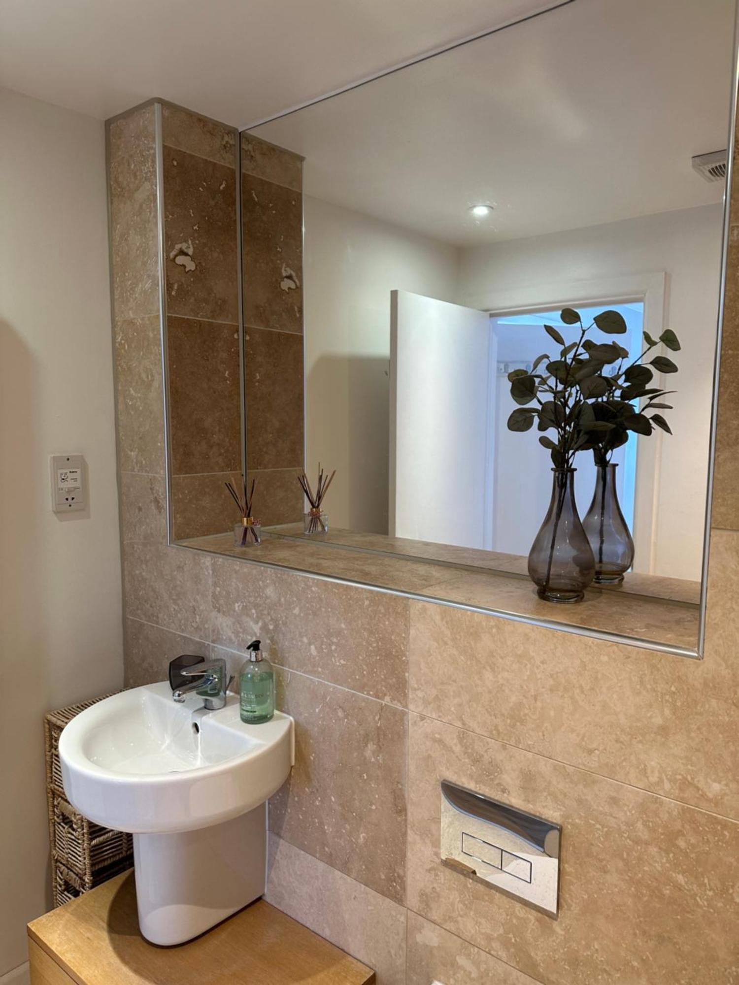 Stunning City Centre 4 Bedroom Penthouse - 2 Car Parking Spaces