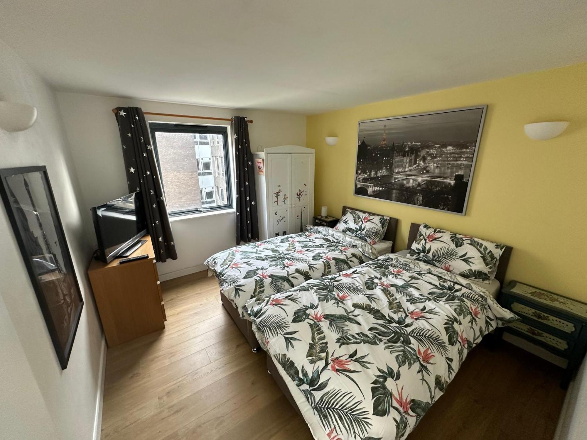 Apartment Stunning City Centre 4 Bedroom Penthouse - 2 Car Parking Spaces *