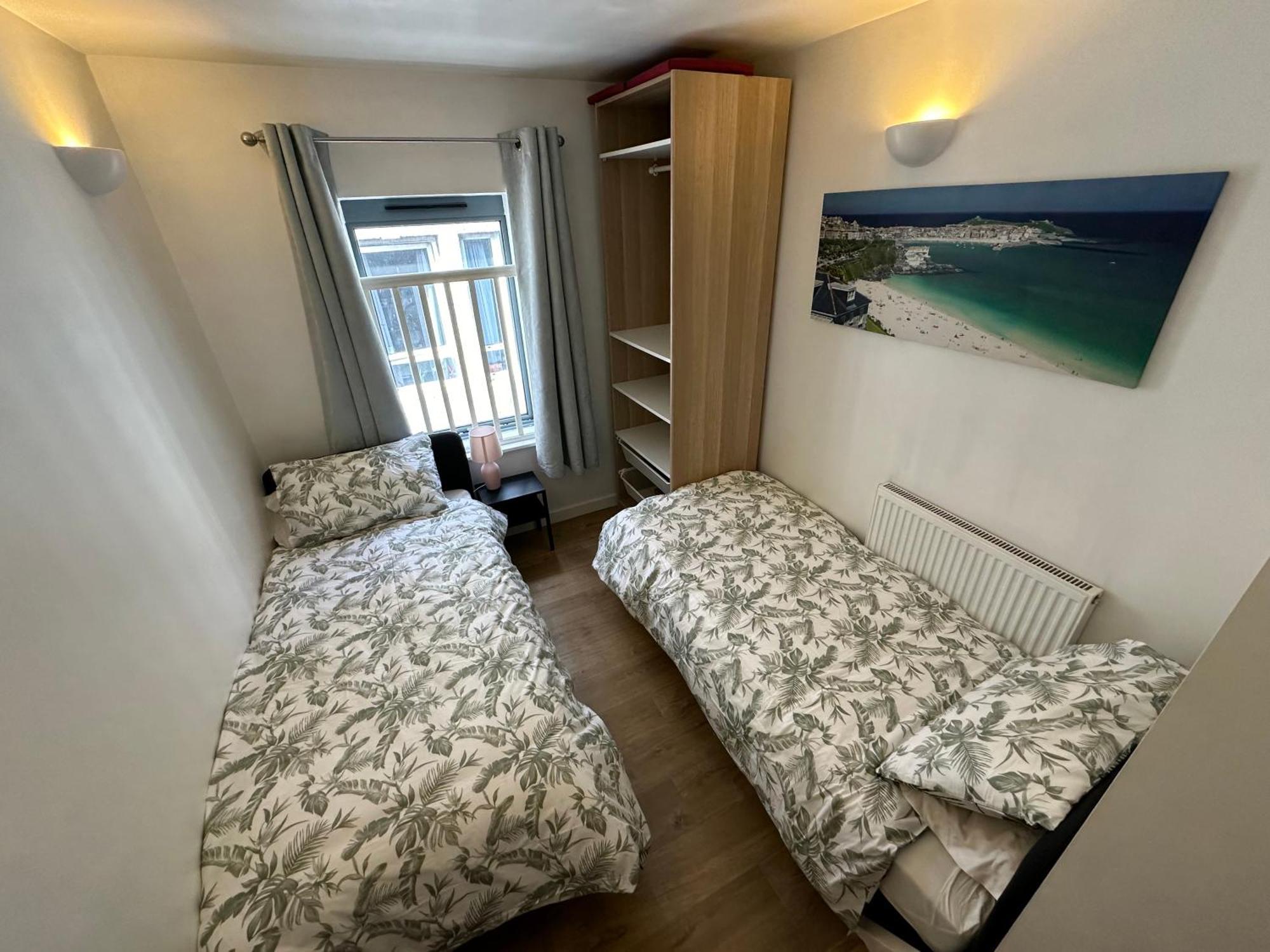 Stunning City Centre 4 Bedroom Penthouse - 2 Car Parking Spaces * Bristol