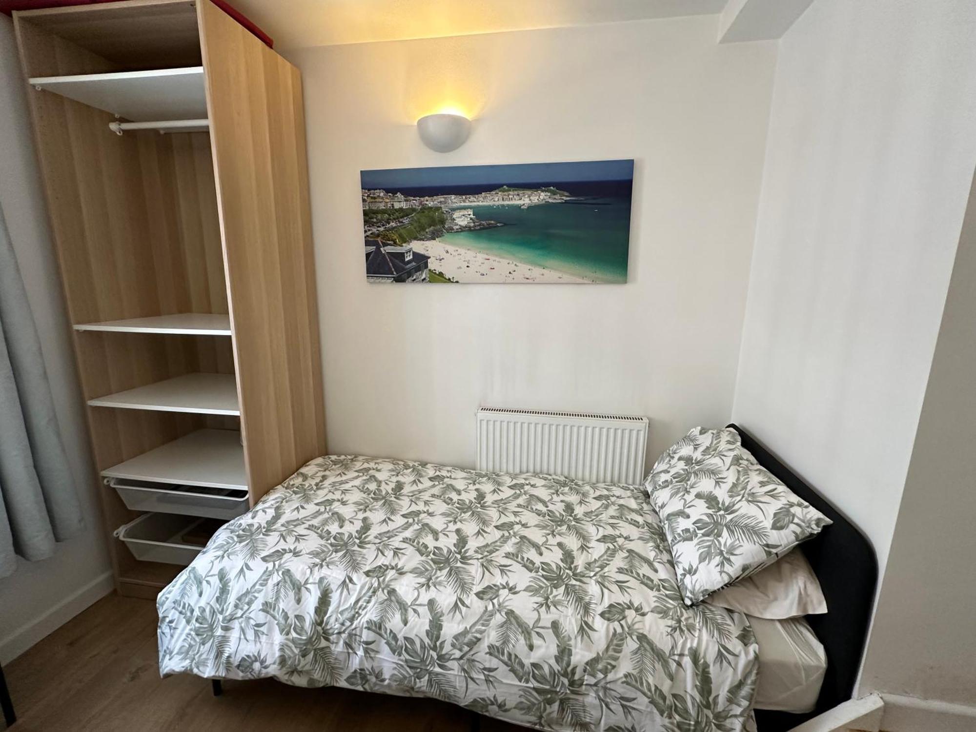 Stunning City Centre 4 Bedroom Penthouse - 2 Car Parking Spaces