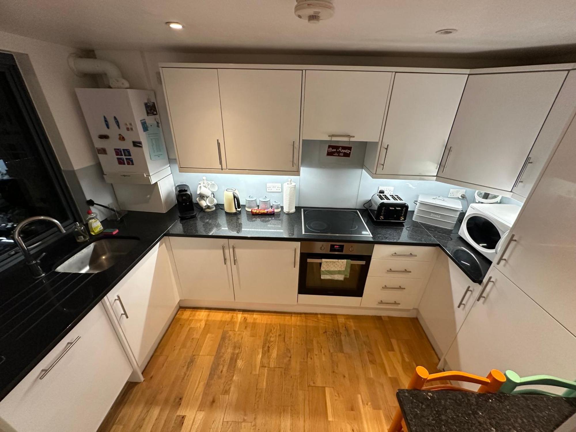 Stunning City Centre 4 Bedroom Penthouse - 2 Car Parking Spaces