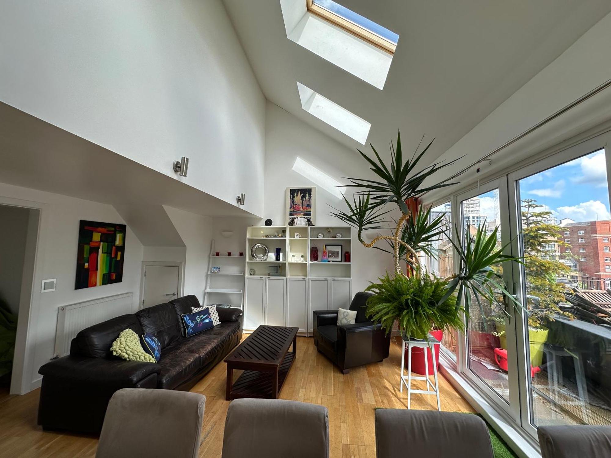 Apartment Stunning City Centre 4 Bedroom Penthouse - 2 Car Parking Spaces *