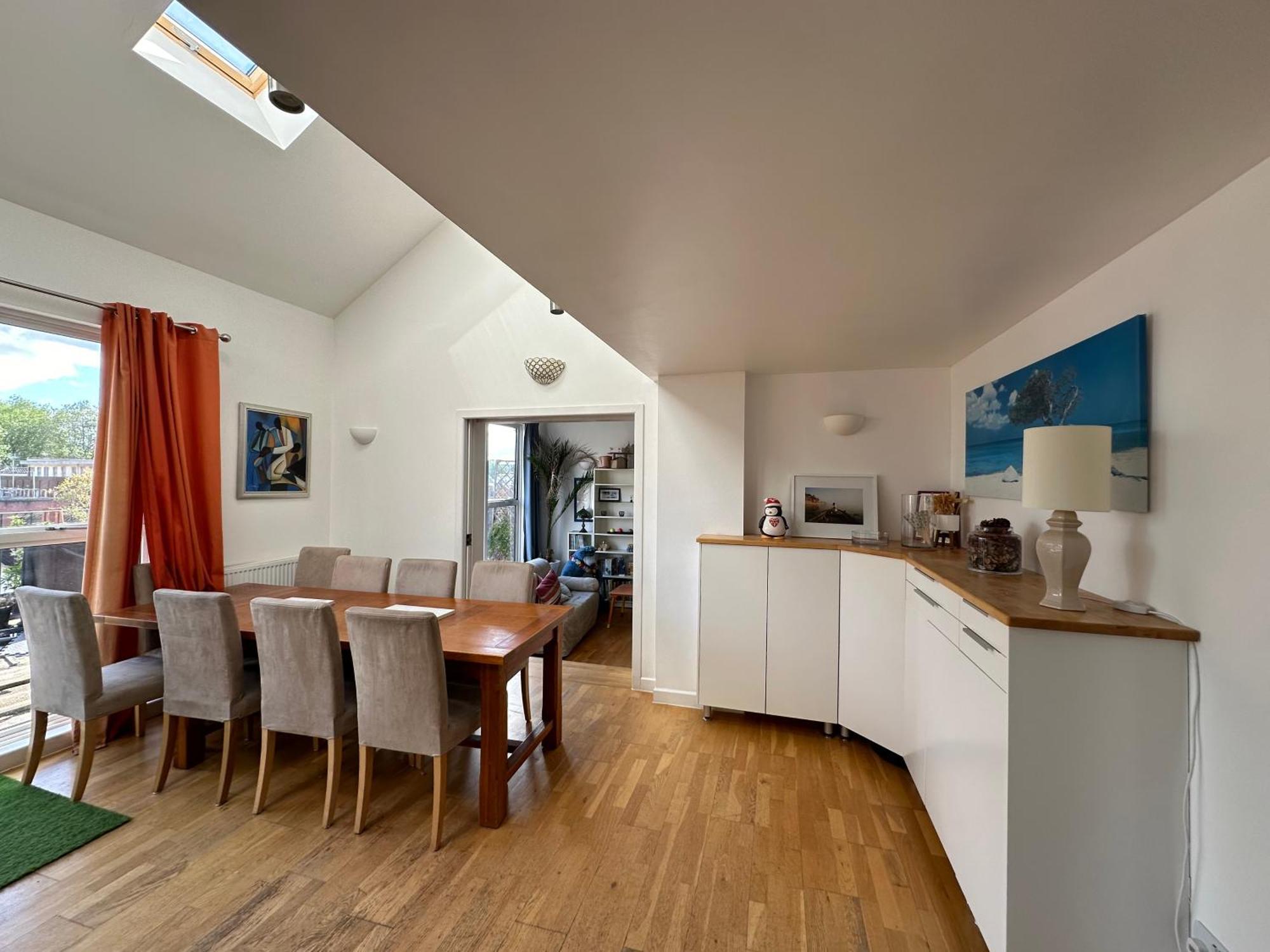 Stunning City Centre 4 Bedroom Penthouse - 2 Car Parking Spaces Apartment Bristol