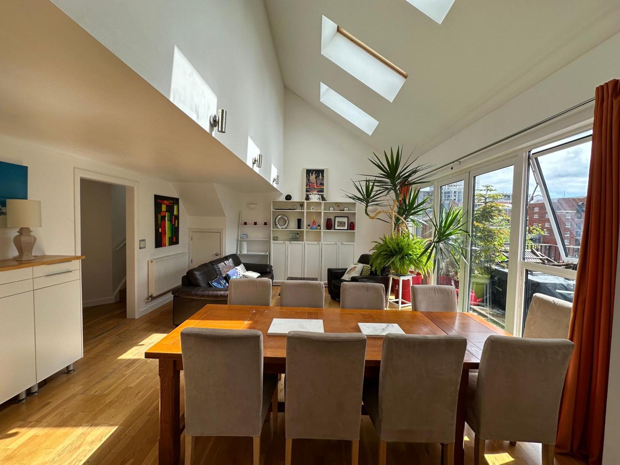Stunning City Centre 4 Bedroom Penthouse - 2 Car Parking Spaces * Bristol