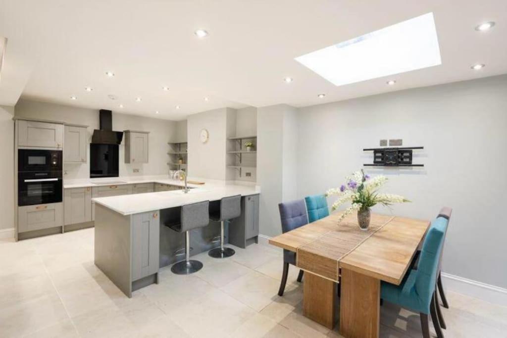 Holiday home Three Storey Clifton Town House