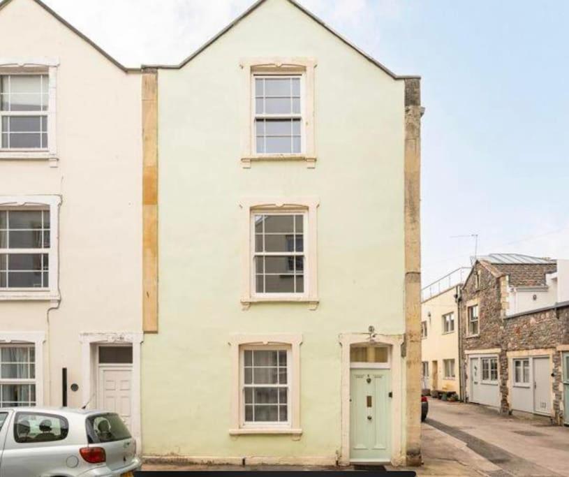 Holiday home Three Storey Clifton Town House *
