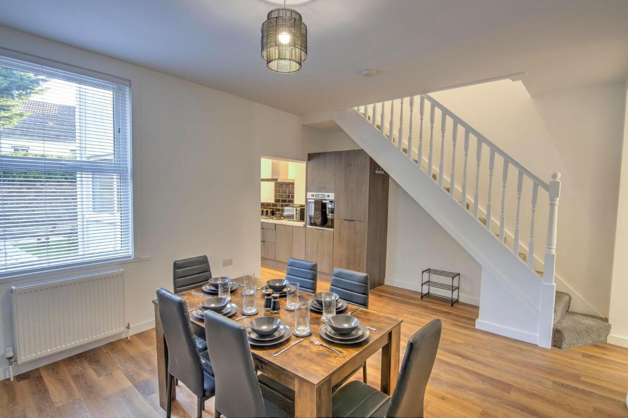 2 Bed House Family Friendly With Garden Bristol