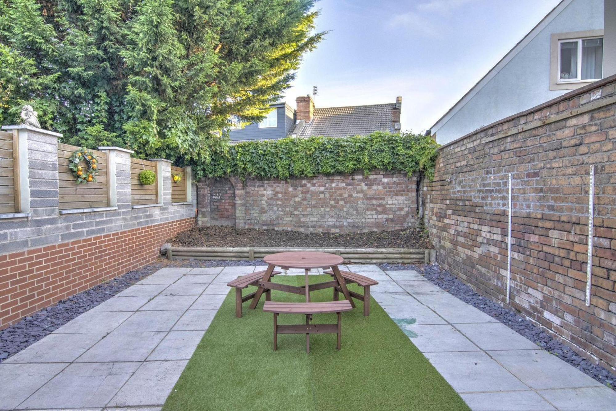 2 Bed House Family Friendly With Garden Holiday home Bristol