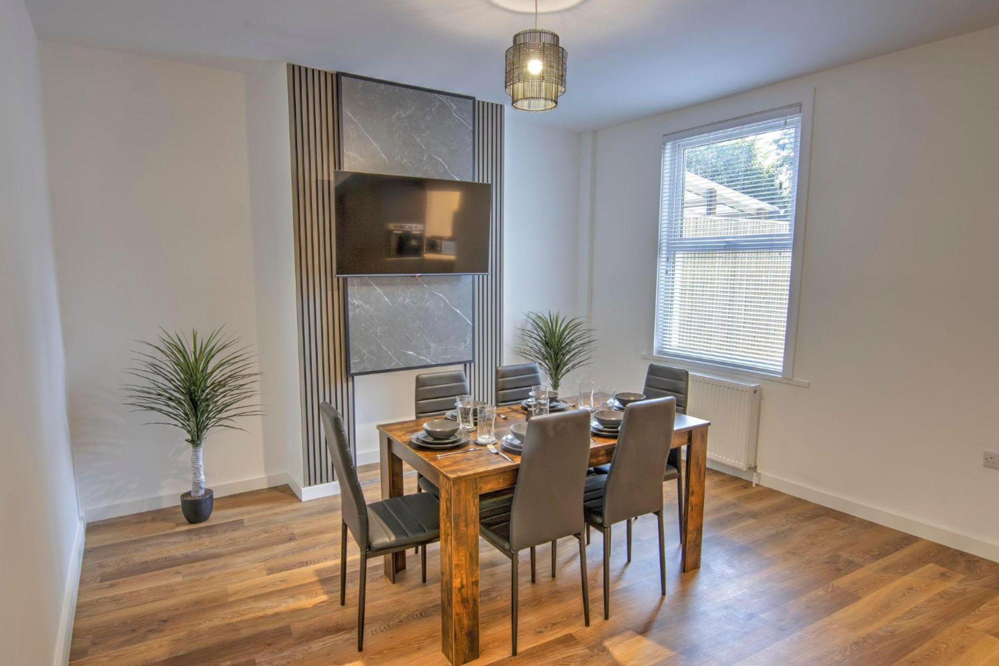 2 Bed House Family Friendly With Garden